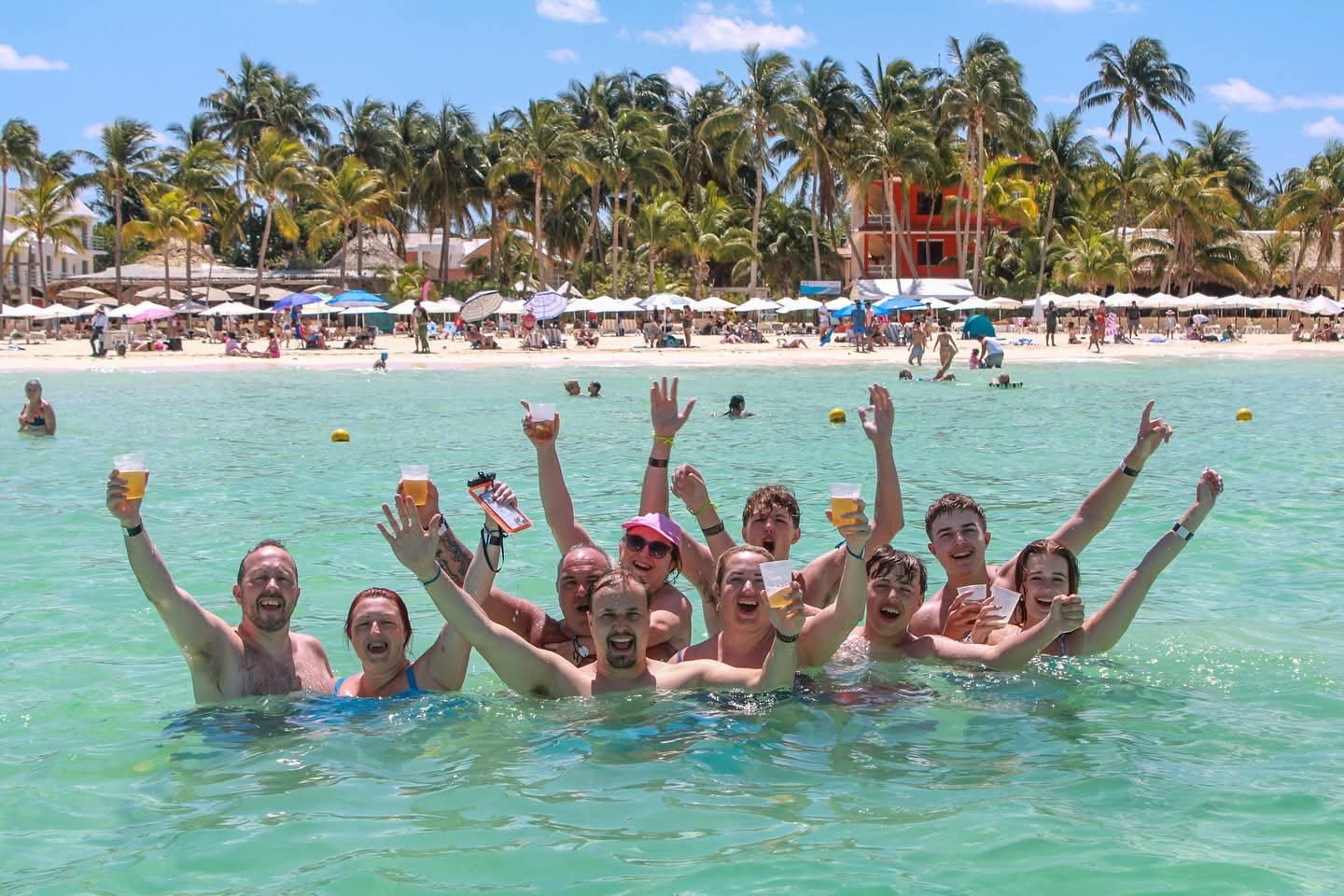 Grupo disfrutando del tour en Isla Mujeres