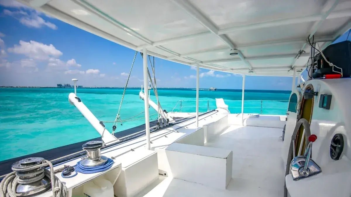 Interior de catamarán